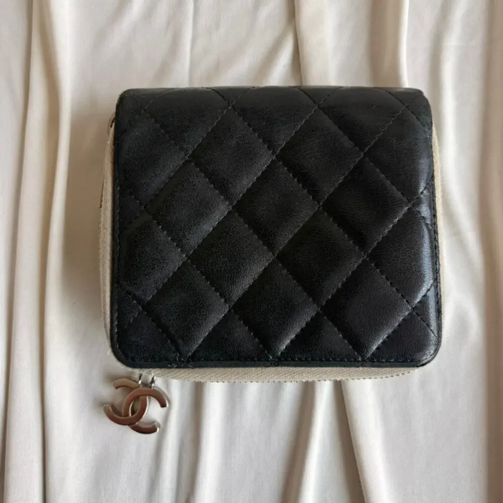Vintage Chanel Black Quilted Compact Zip Wallet - CC Zipper Pull
